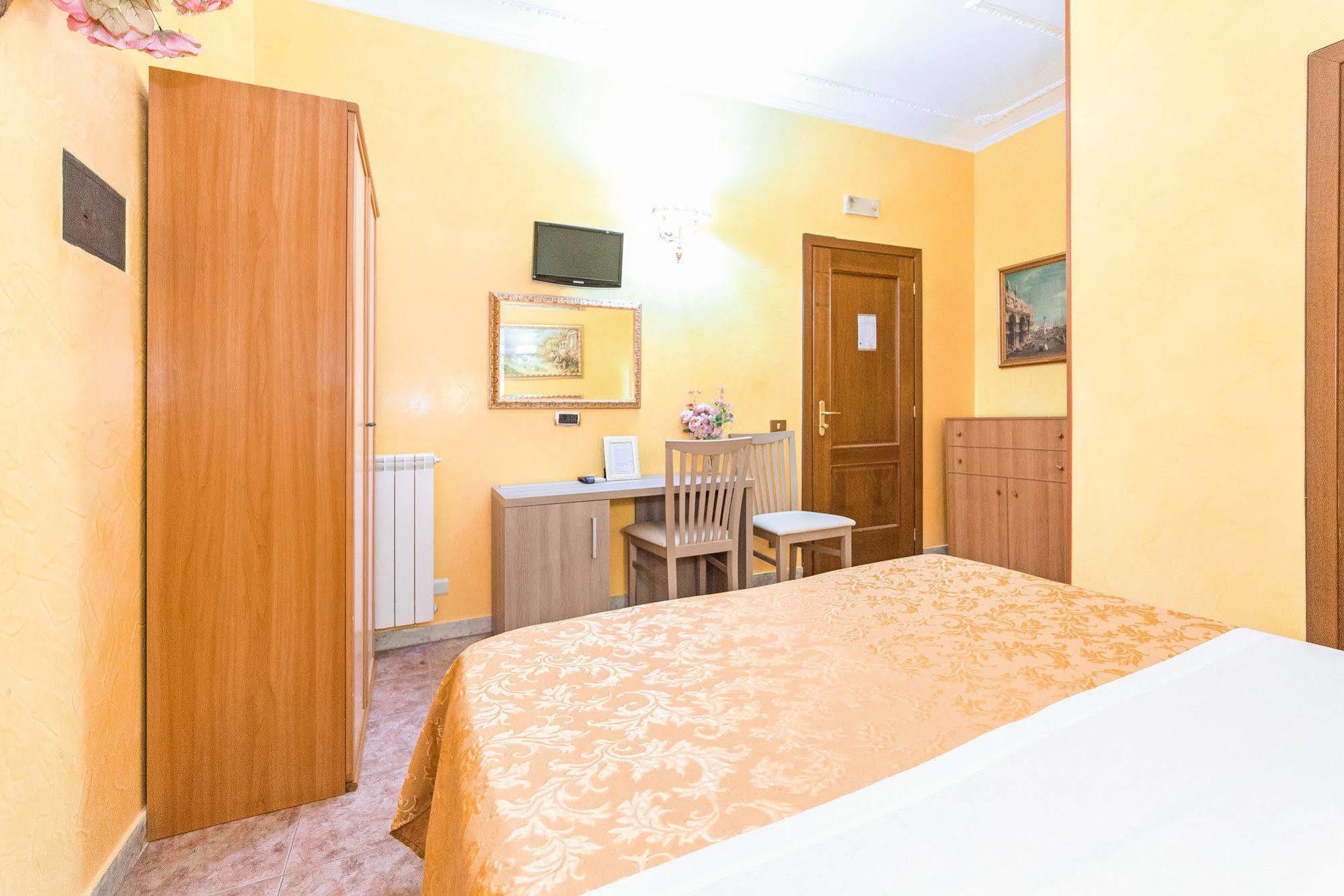 Downtown Accommodation Рим Екстер'єр фото